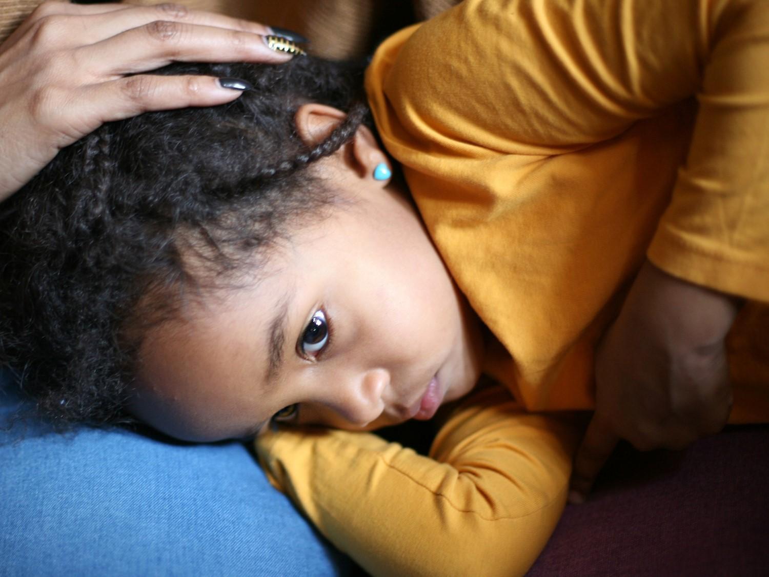 how to reduce fever in child naturally